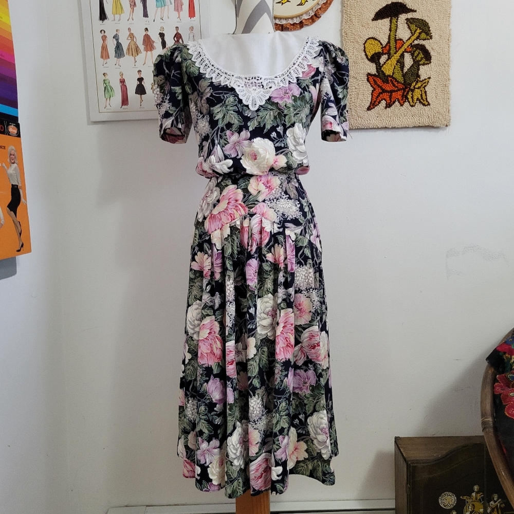 Lisa II | 80s Vintage Bloused Floral Dress